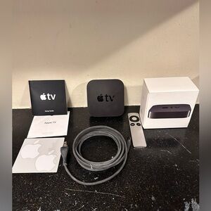 Apple TV 2nd Gen Model A1378 With Remote MC572LL/A Black